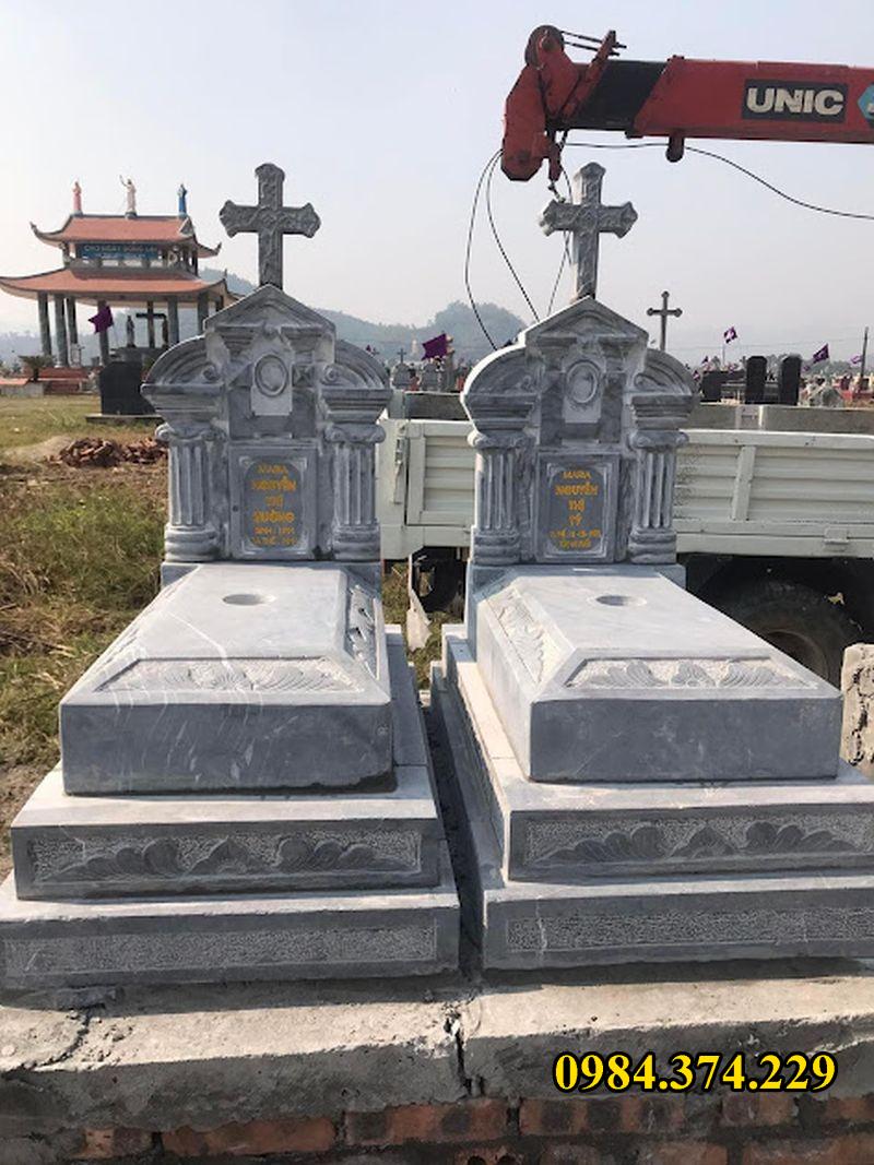 Mộ đá đôi 1990